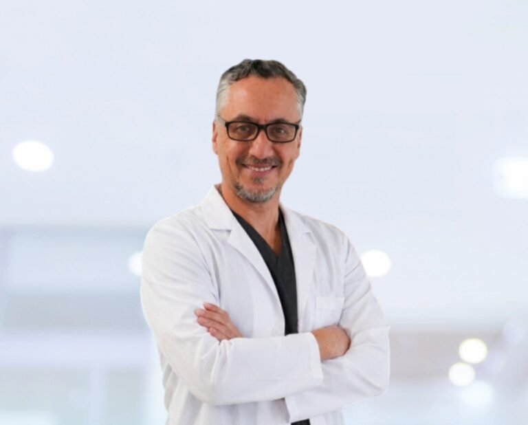 Dr. Víctor García Palominos